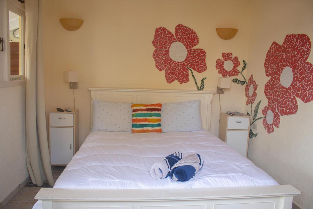 Sunflower Villa Studios Palm Beach Екстер'єр фото