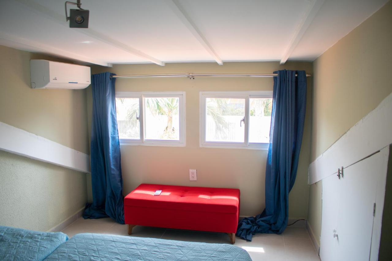 Sunflower Villa Studios Palm Beach Екстер'єр фото