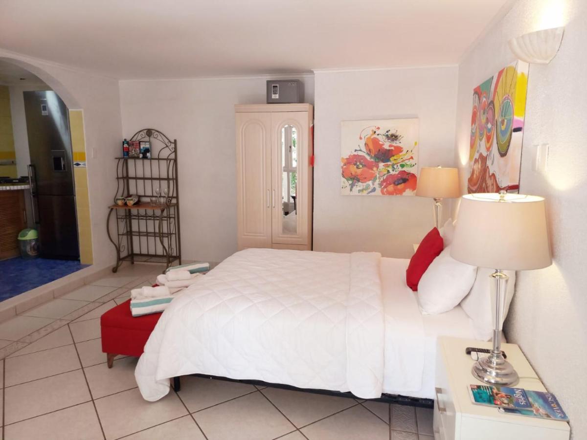 Sunflower Villa Studios Palm Beach Екстер'єр фото
