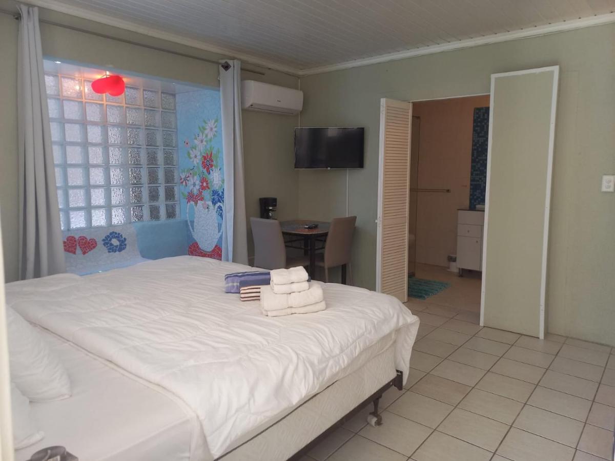 Sunflower Villa Studios Palm Beach Екстер'єр фото