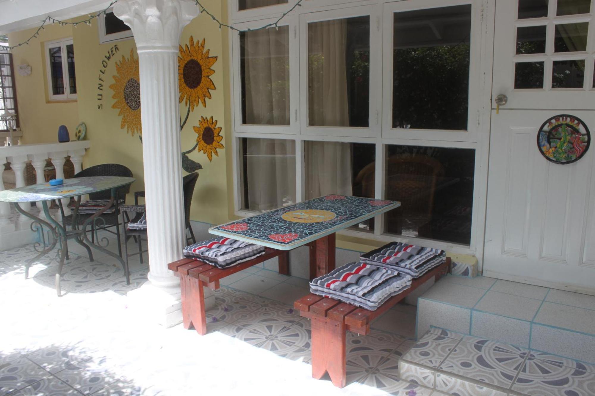 Sunflower Villa Studios Palm Beach Номер фото