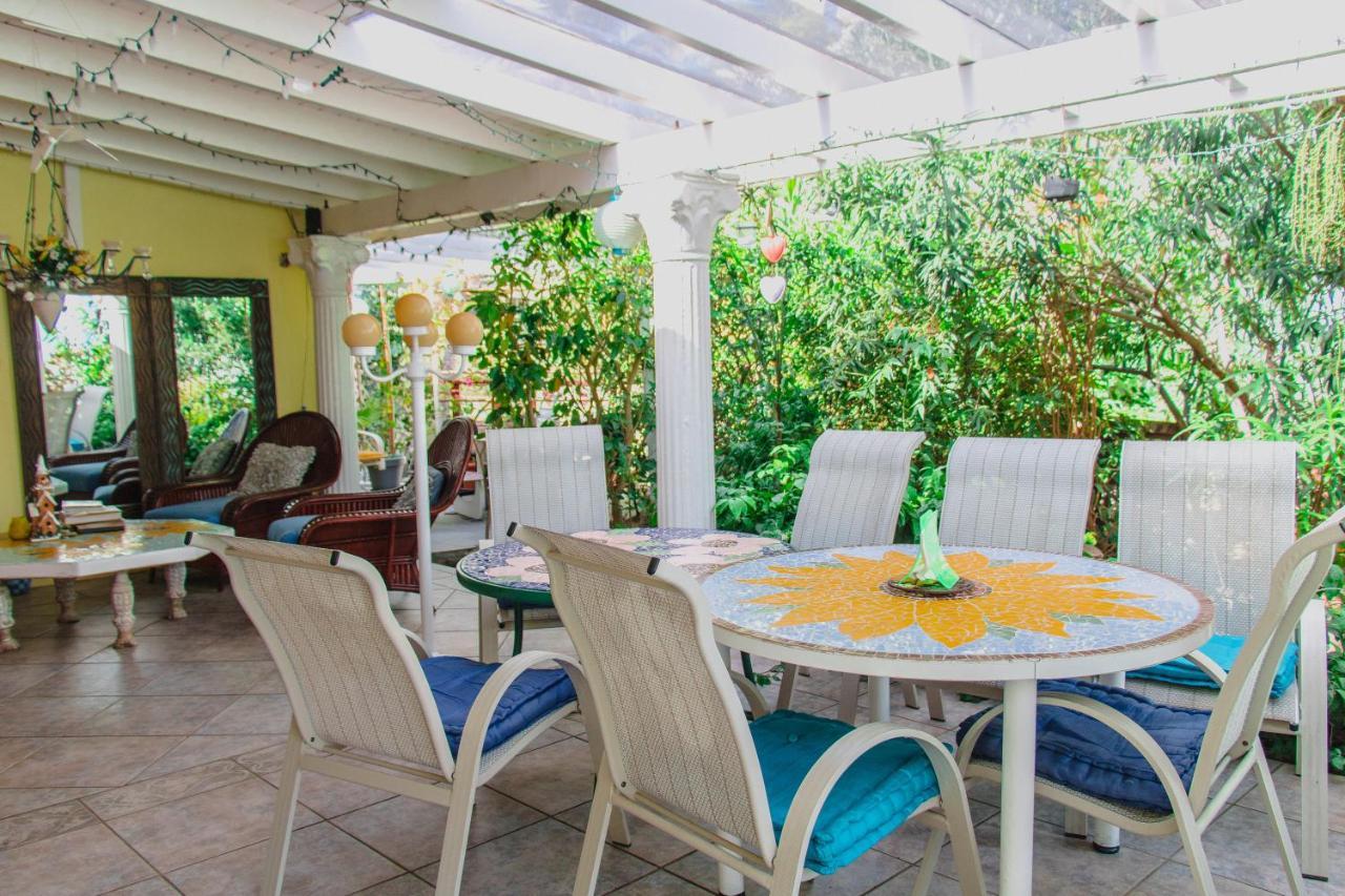 Sunflower Villa Studios Palm Beach Екстер'єр фото