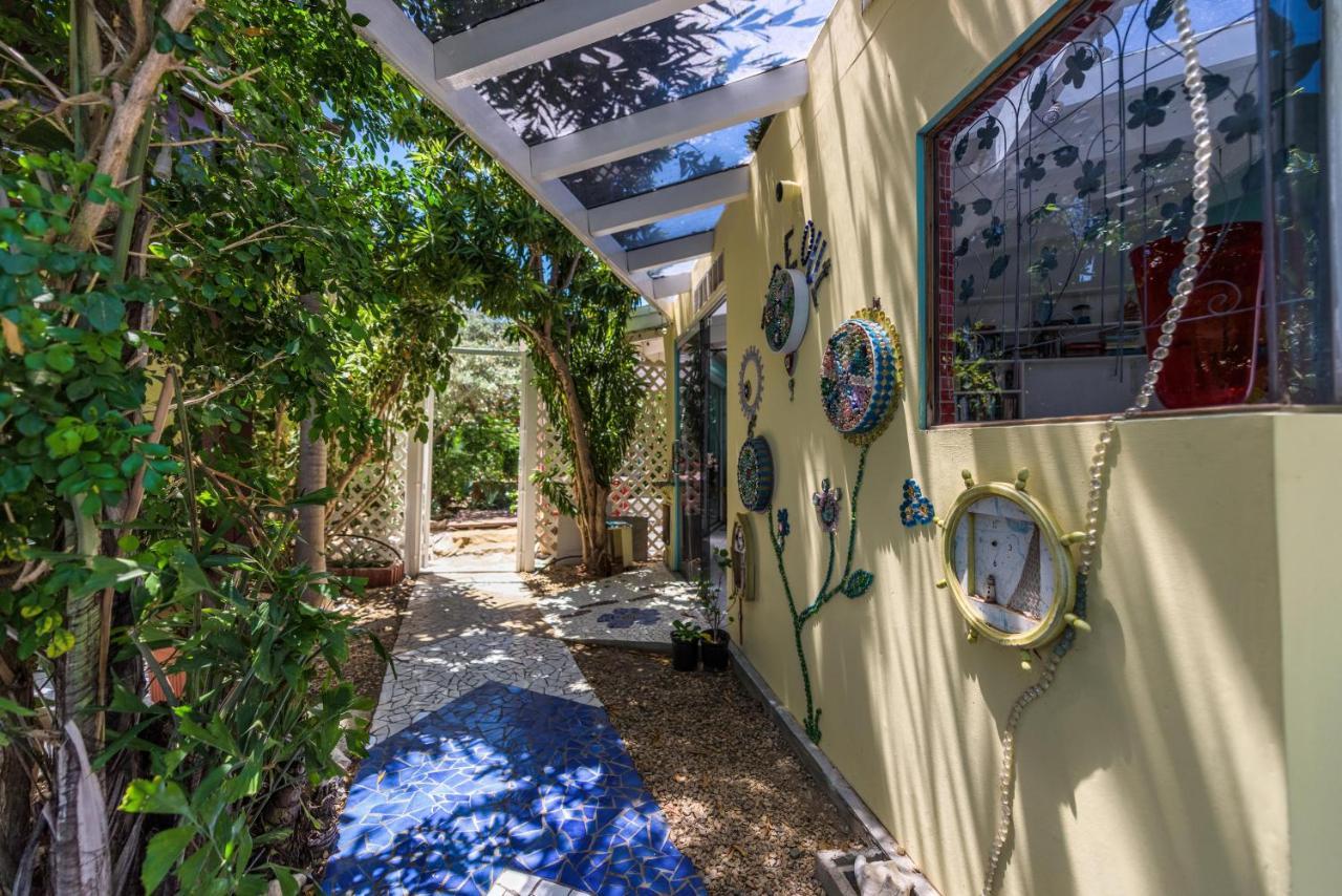 Sunflower Villa Studios Palm Beach Екстер'єр фото