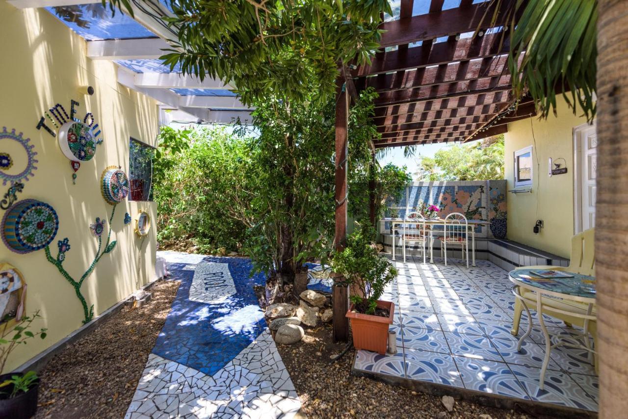 Sunflower Villa Studios Palm Beach Екстер'єр фото