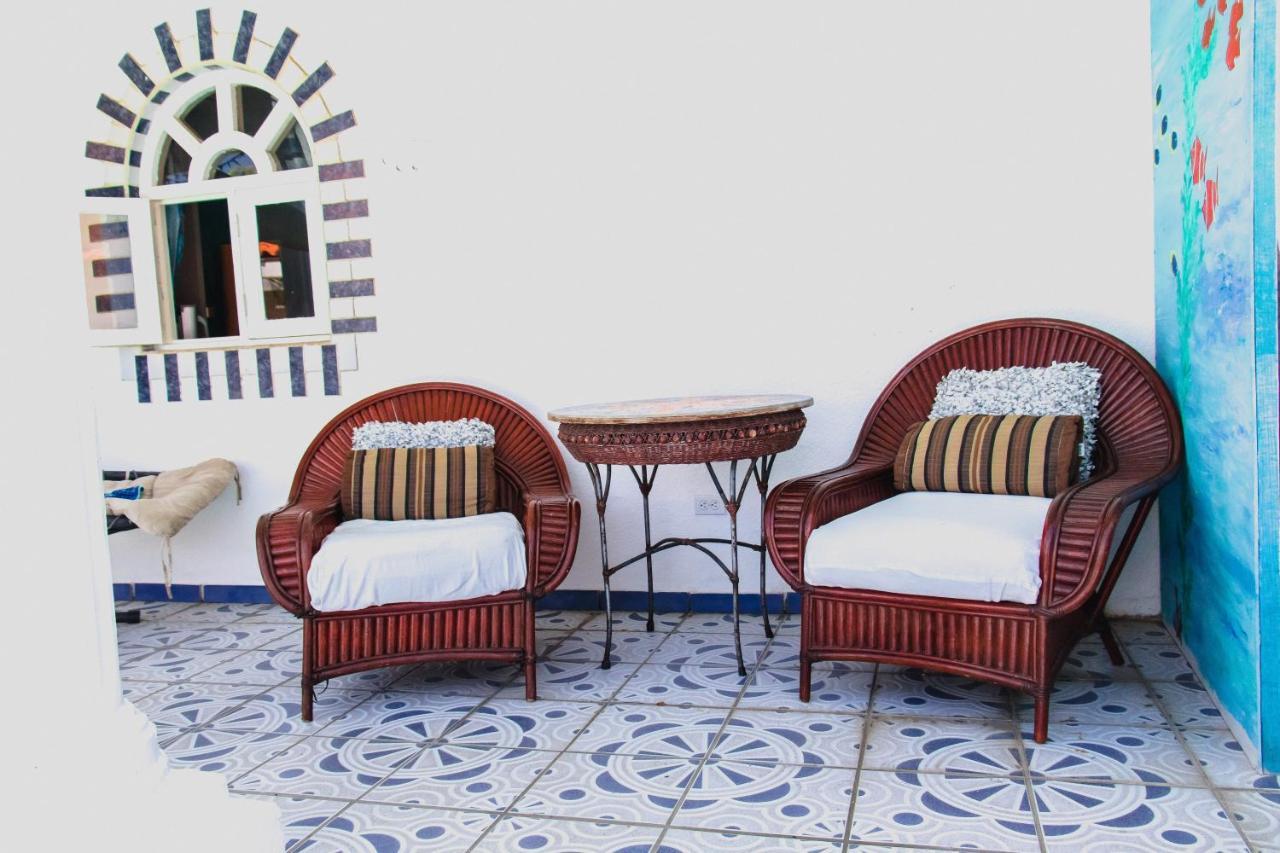 Sunflower Villa Studios Palm Beach Екстер'єр фото