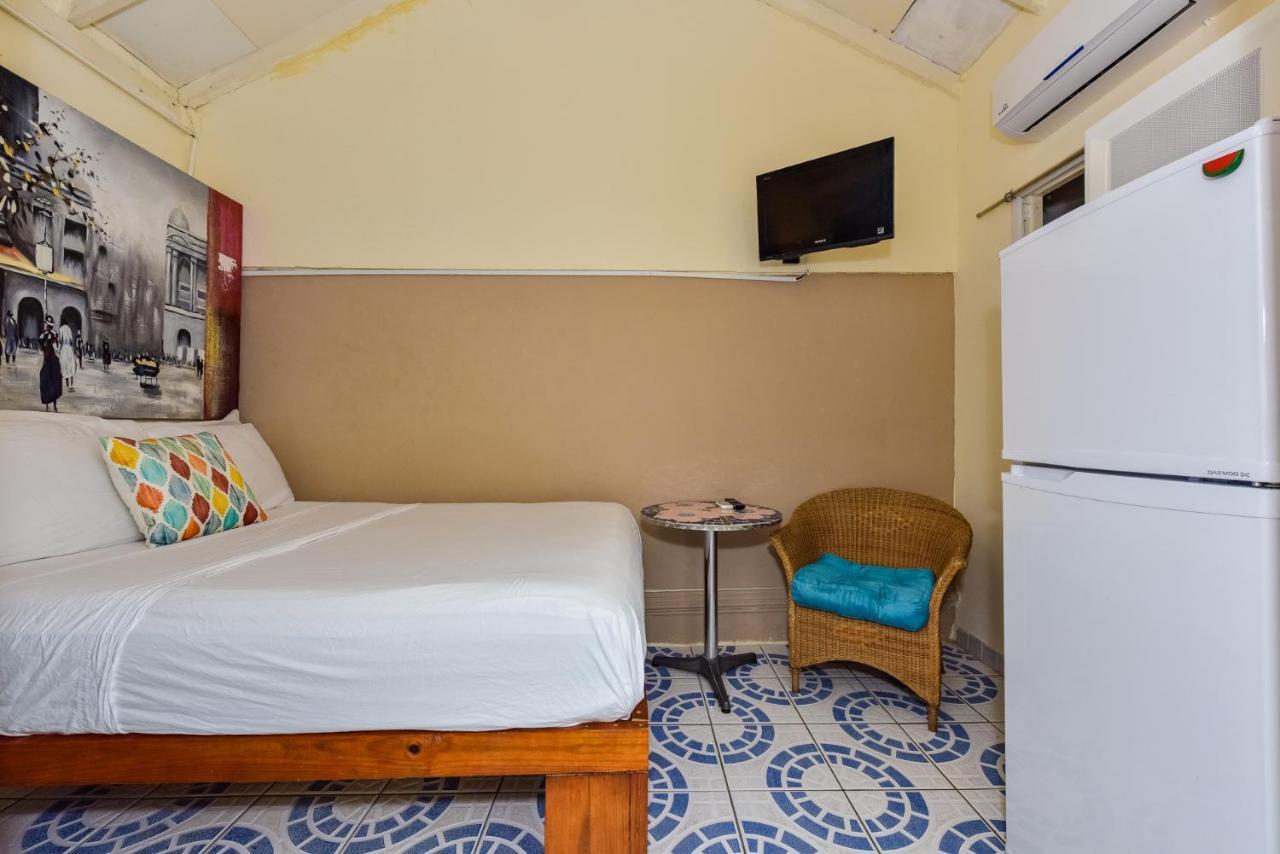 Sunflower Villa Studios Palm Beach Екстер'єр фото