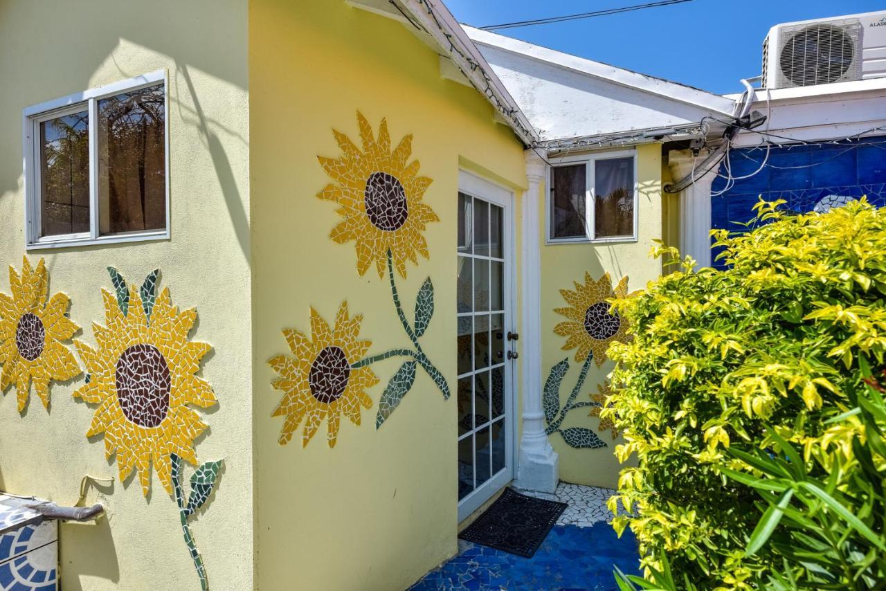 Sunflower Villa Studios Palm Beach Екстер'єр фото